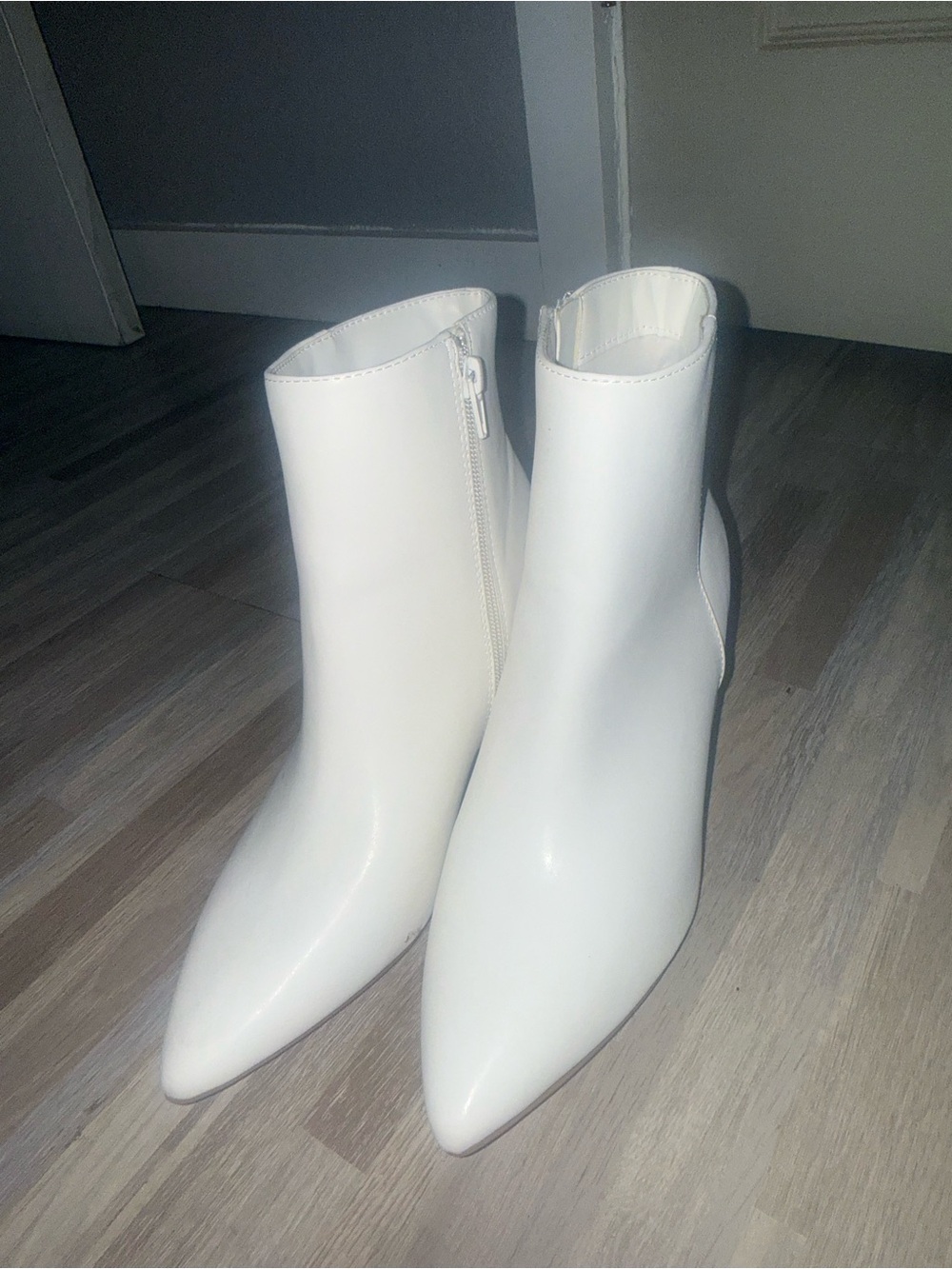 Pointed White Ankle Heeled Boots with Side Zip